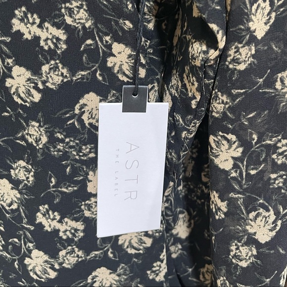 NWT ASTR The Label blouse SZ Small button detail w built in cami - Picture 5 of 5